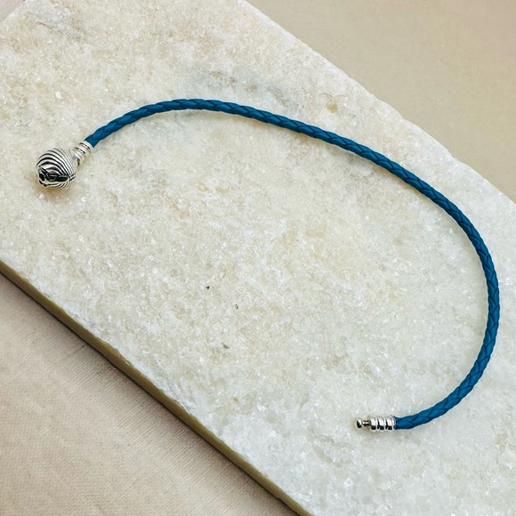 EUC Pandora 598951C01 Turquoise Braided Leather Bracelet w/ Silver Shell Clasp - Picture 7 of 10